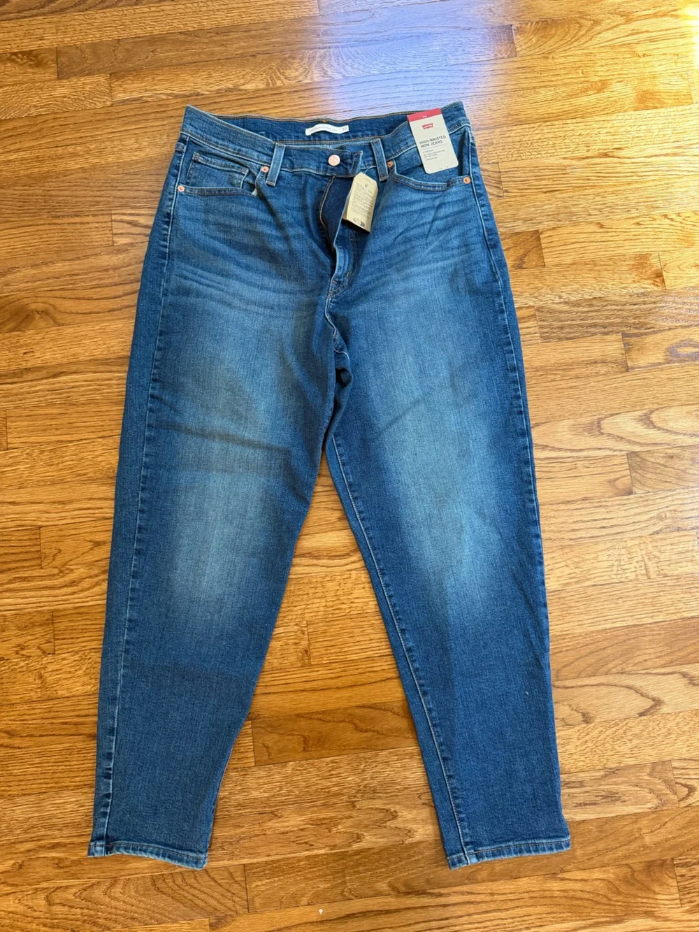 Women's Levi’s High Waisted Mom Jeans - Classic Mid Wash size 33x29